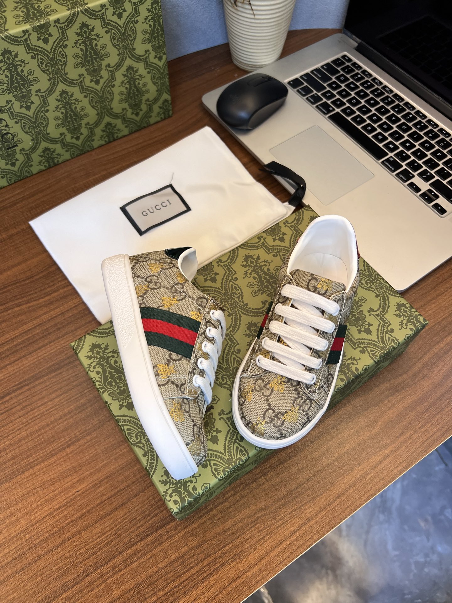 Children's shoes child